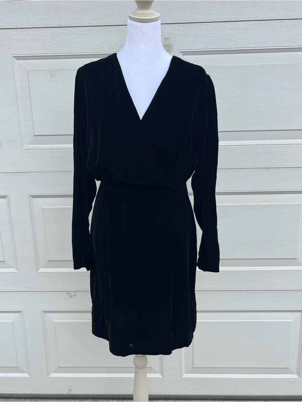 Women's VTG Eileen West Black Velvet surplice neck Midi Dress 12